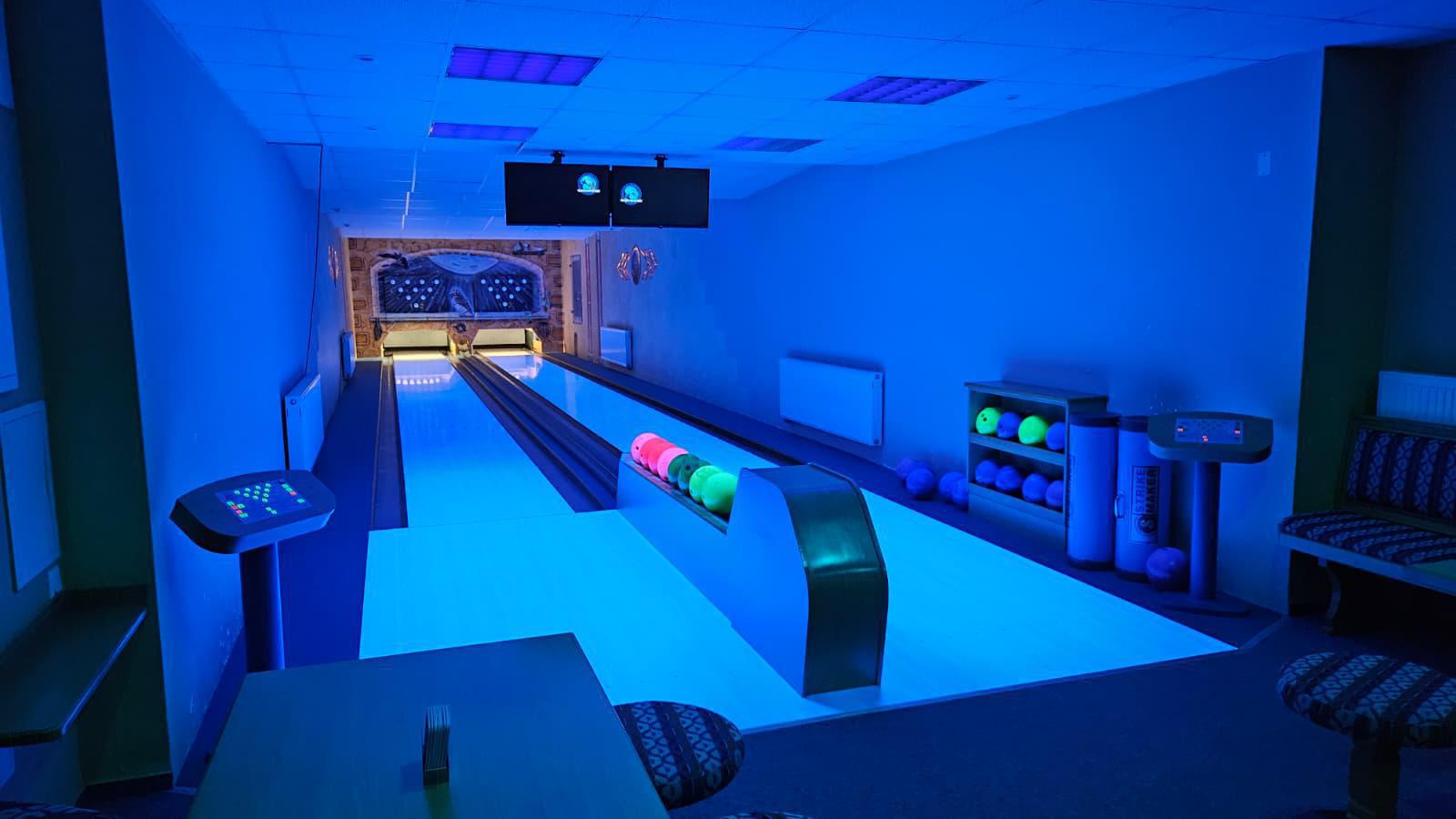 Bowling mit Schwarzlicht